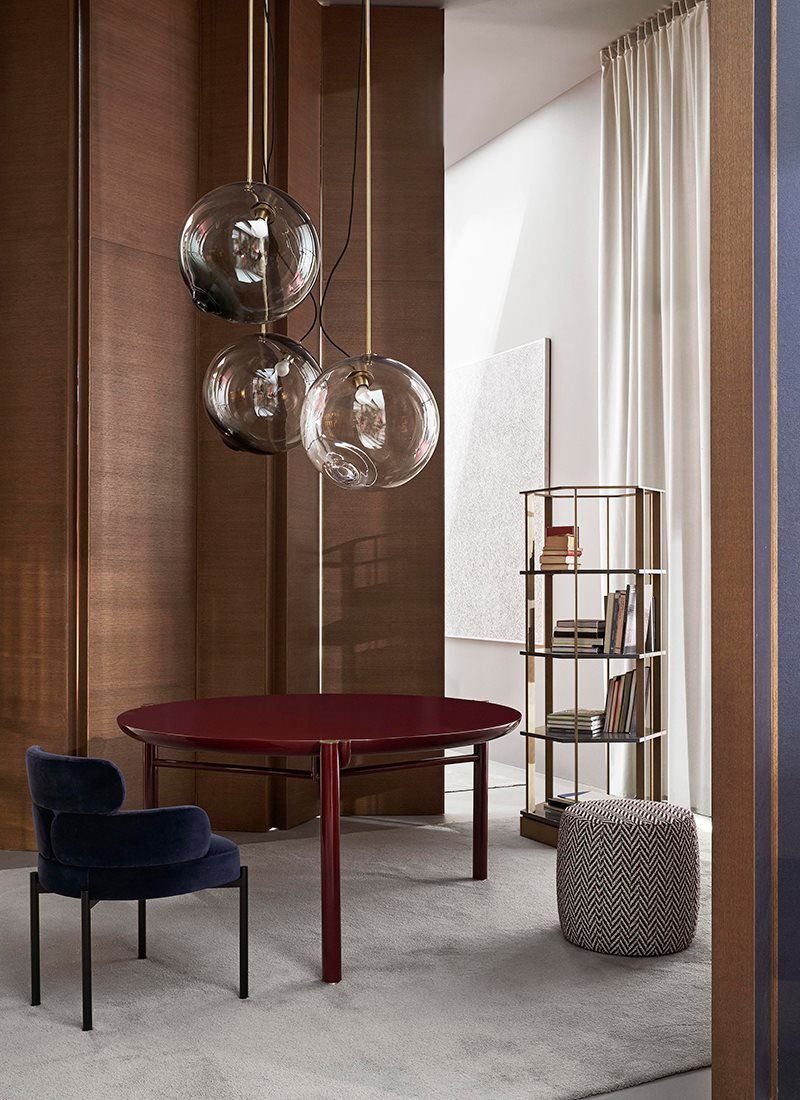 01---Meridiani---salone-2019---zeno-dining-table---sylvie-chair-800x1100