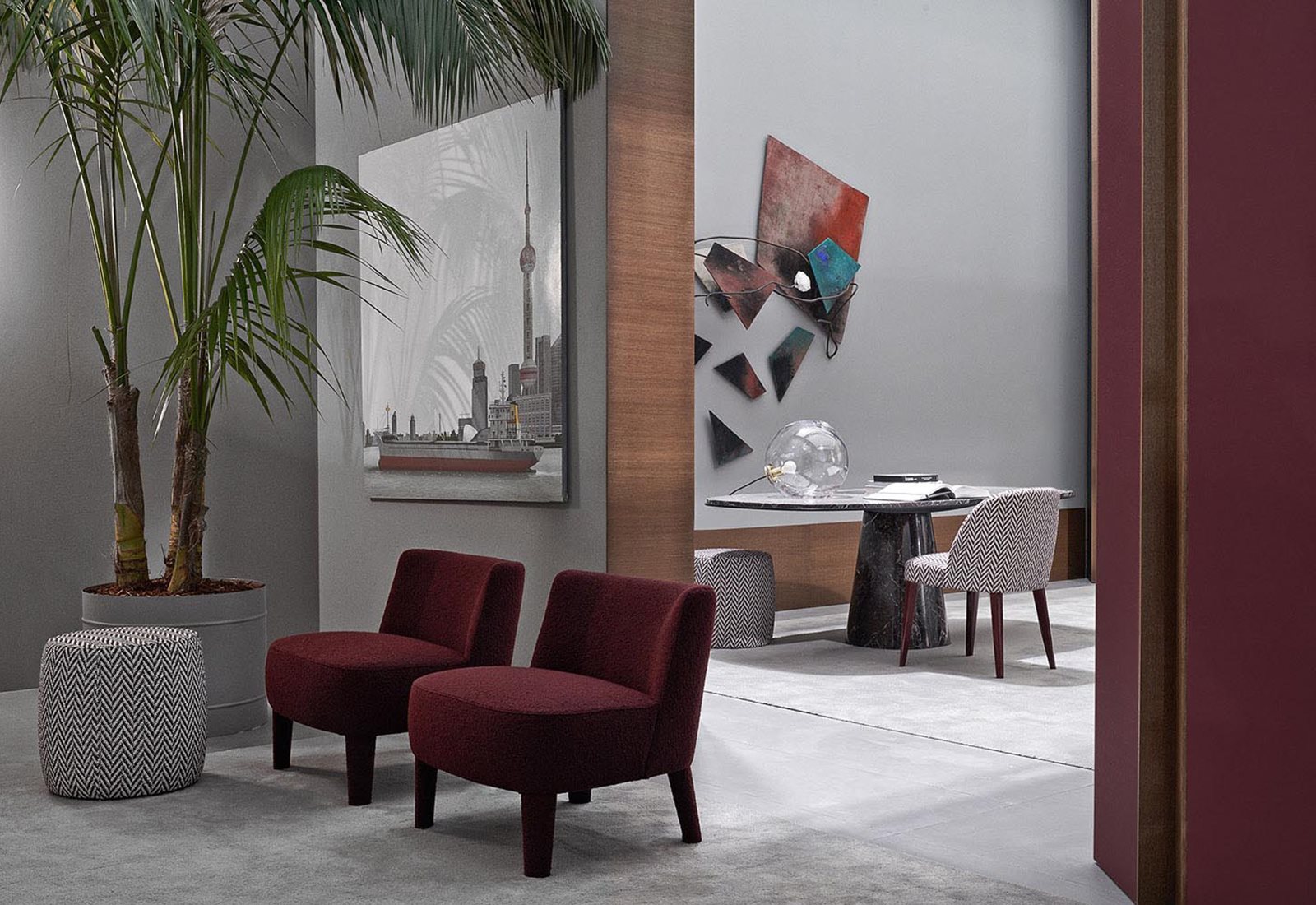 11---Meridiani---salone-2019---isabelle-small-armchair---owen-dining-table---odette-uno-chair-1600x1100