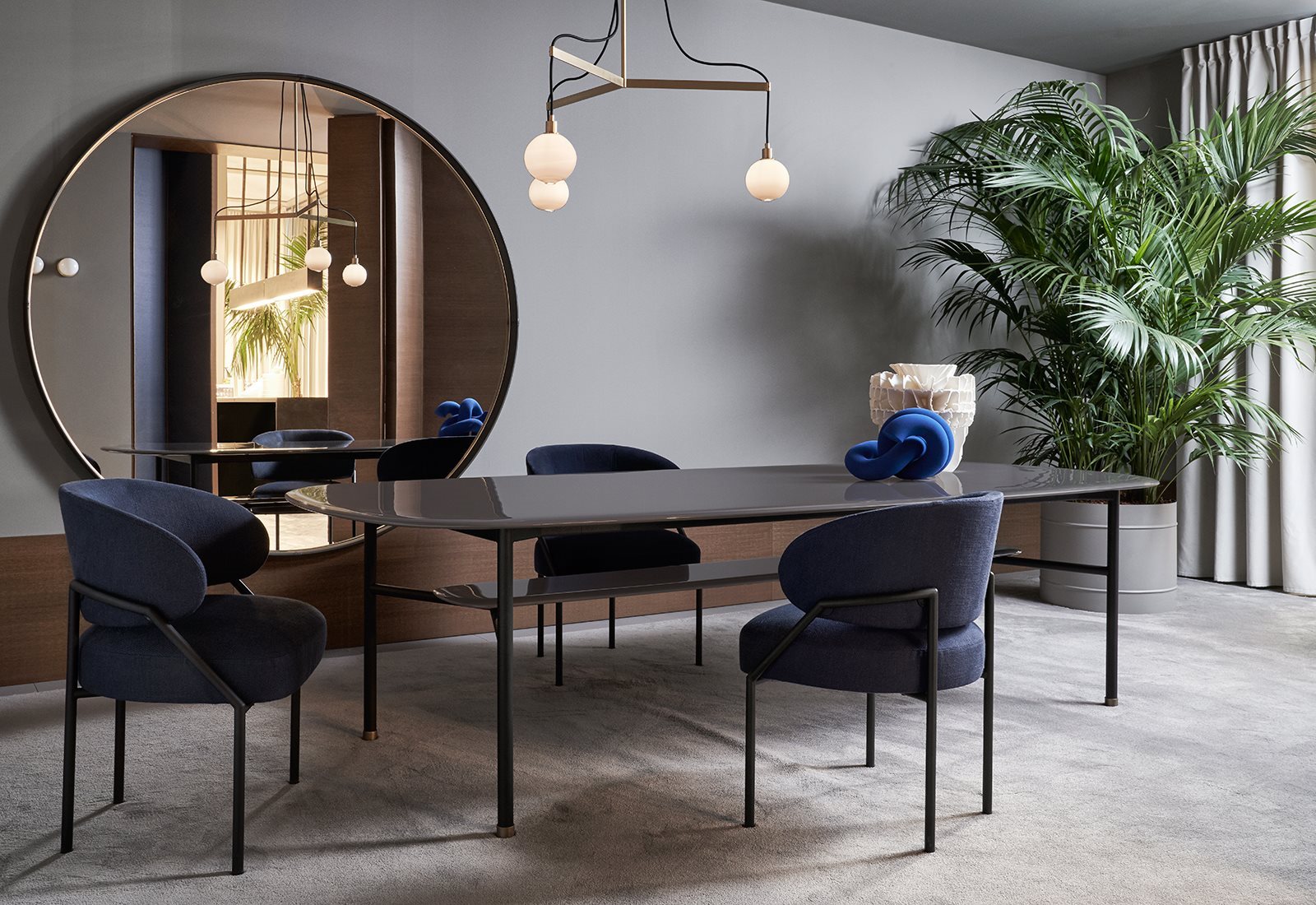 17---Meridiani---salone-2019---hubert-dining-table---isetta-chair-1600x1100(0)