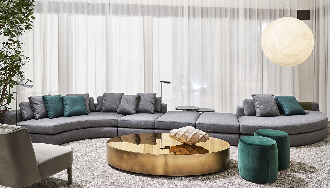 10---Meridiani---salone-2018---harold-sofa-1400x800(0)