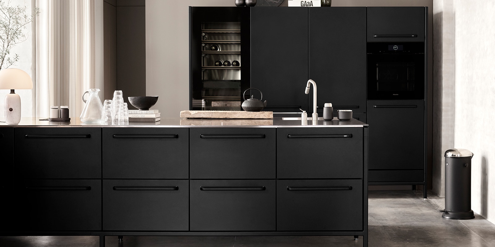 vipp-V1-kitchen-black-02